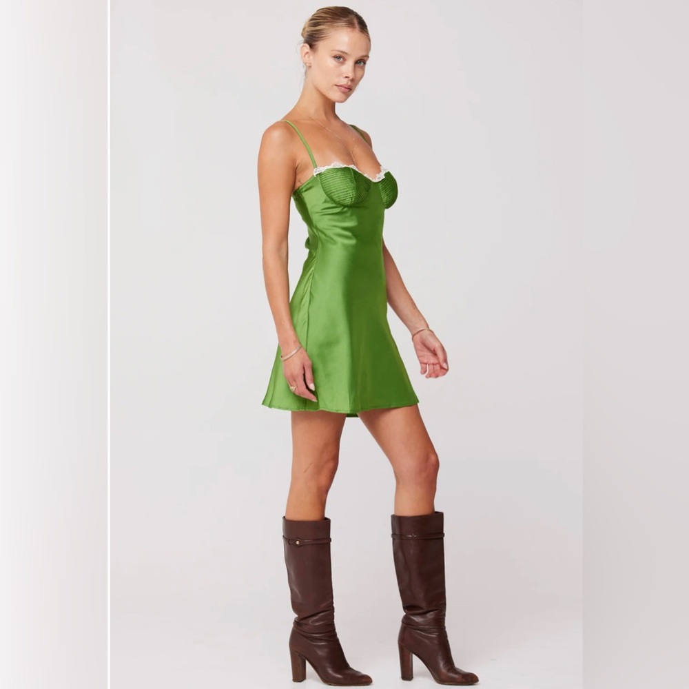 RESA NARAH MINI IN JADE. Size small.